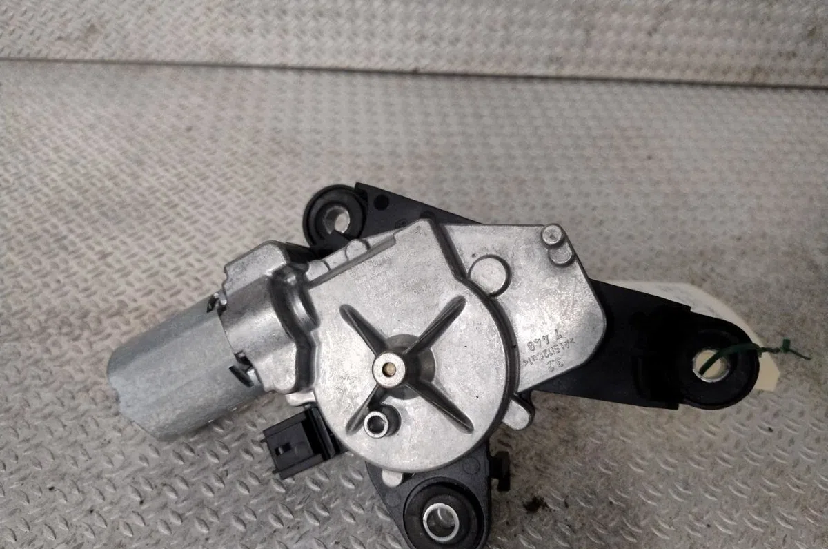 Moteur essuie-glace ar gauche Peugeot 3008 SUV (MC_, MR_, MJ_, M4_) 2.0 bluehdi 180 (2016) occasion