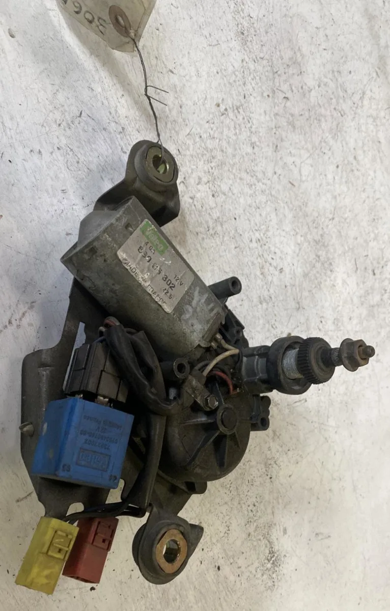 Moteur essuie-glace ar gauche Peugeot 306 3-5 portes (7A, 7C, N3, N5) 1.9 dt (1993-2001) occasion