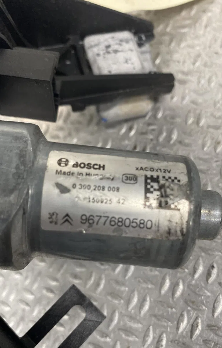 Moteur essuie-glace ar gauche PEUGEOT 308 2  308 2 PHASE 1 occasion