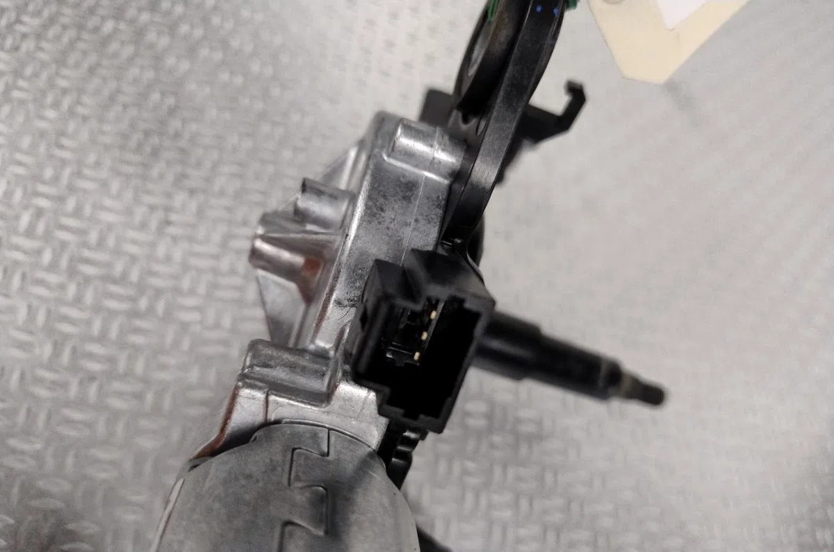 Moteur essuie-glace ar gauche Peugeot 5008 II (MC_, MJ_, MR_, M4_) 1.5 bluehdi 130 (mcyhzj, mcyhzr, mcyhzx) (2018) occas