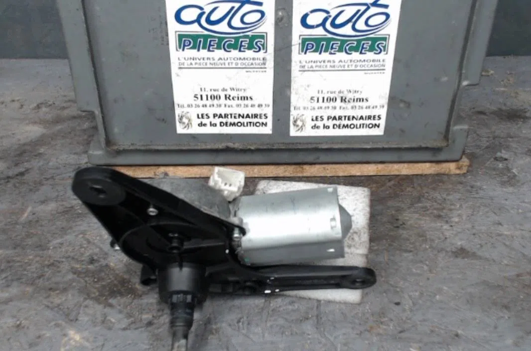 Moteur essuie-glace ar gauche RENAULT CLIO 2  CLIO 2 PHASE 2 occasion
