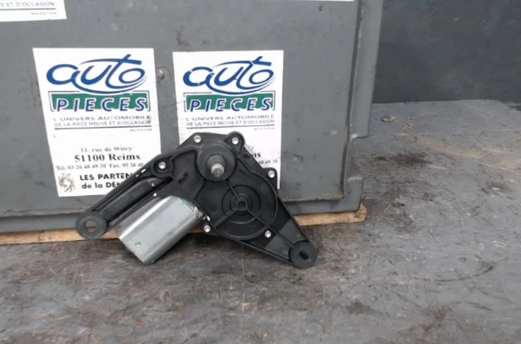 Moteur essuie-glace ar gauche RENAULT CLIO 2  CLIO 2 PHASE 2 occasion