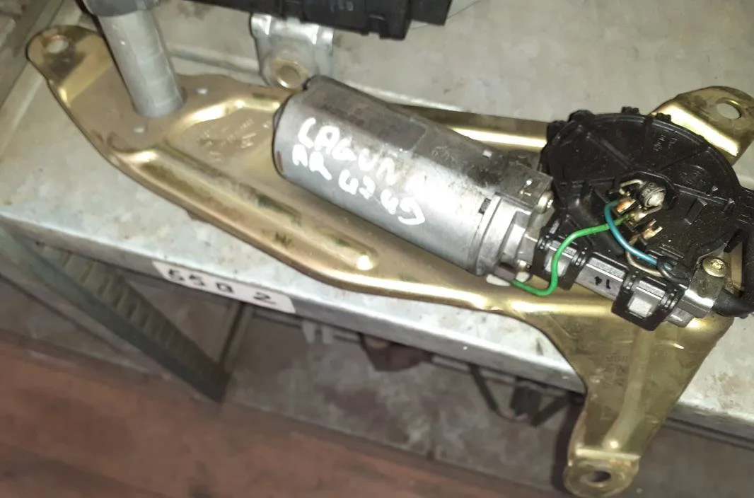 Moteur essuie-glace ar gauche Renault LAGUNA I (B56_, 556_) 2.2 dt (b569) (1996-2001) 5 portes occasion