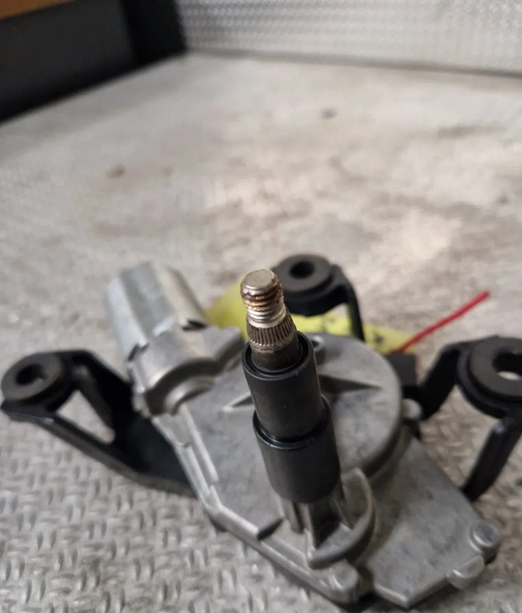 Moteur essuie-glace ar gauche RENAULT MEGANE 2  MEGANE 2 PHASE 1 occasion