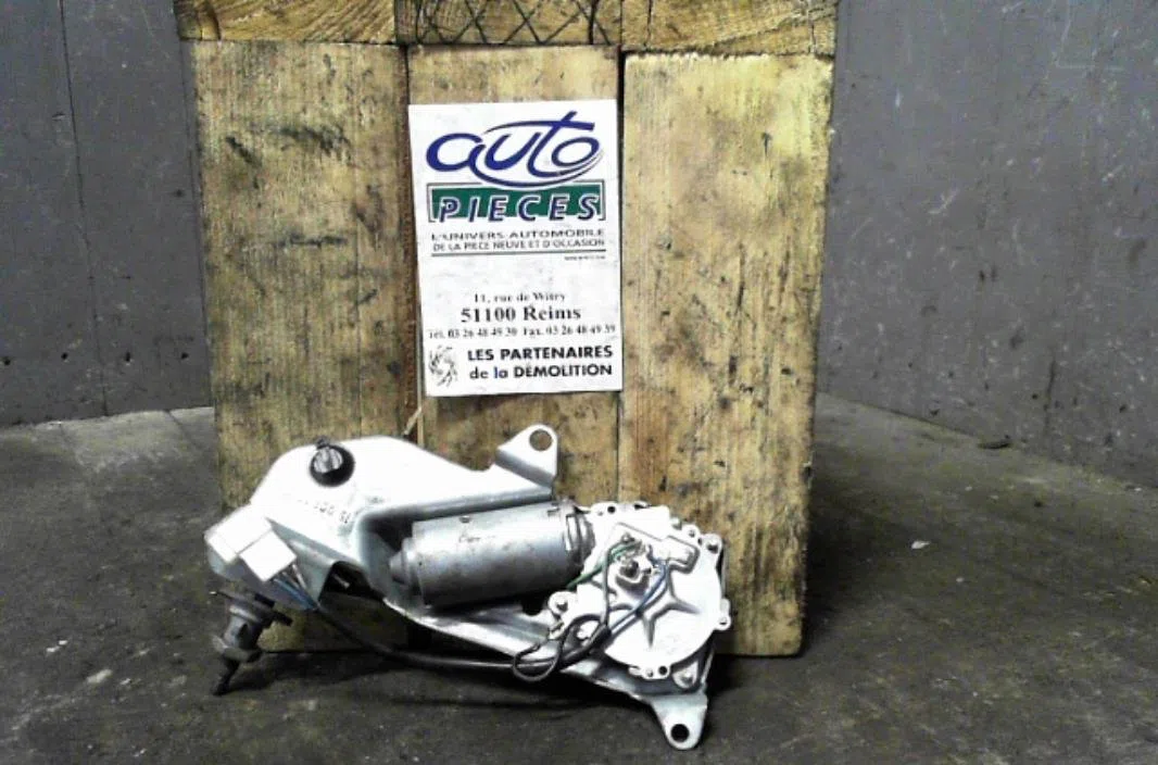 Moteur essuie-glace ar gauche Renault MEGANE I (BA0-1_) 1.4 e (ba0e, ba0v) (1996-2003) occasion