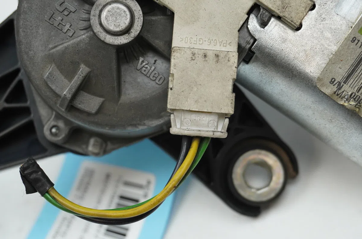 Moteur essuie-glace ar gauche Renault TRAFIC II Camionnette (FL) 2.5 dci 135 (fl0d) (2003-2006) occasion