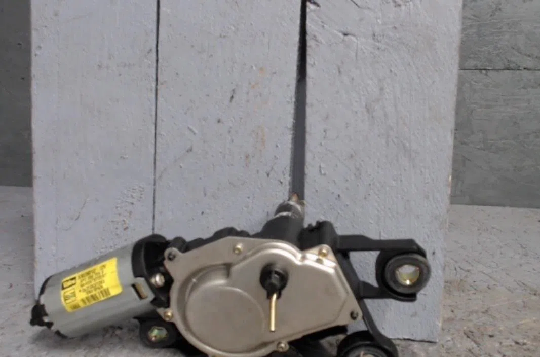 Moteur essuie-glace ar gauche Seat ALTEA (5P1) 1.9 tdi (2004) 5 portes occasion