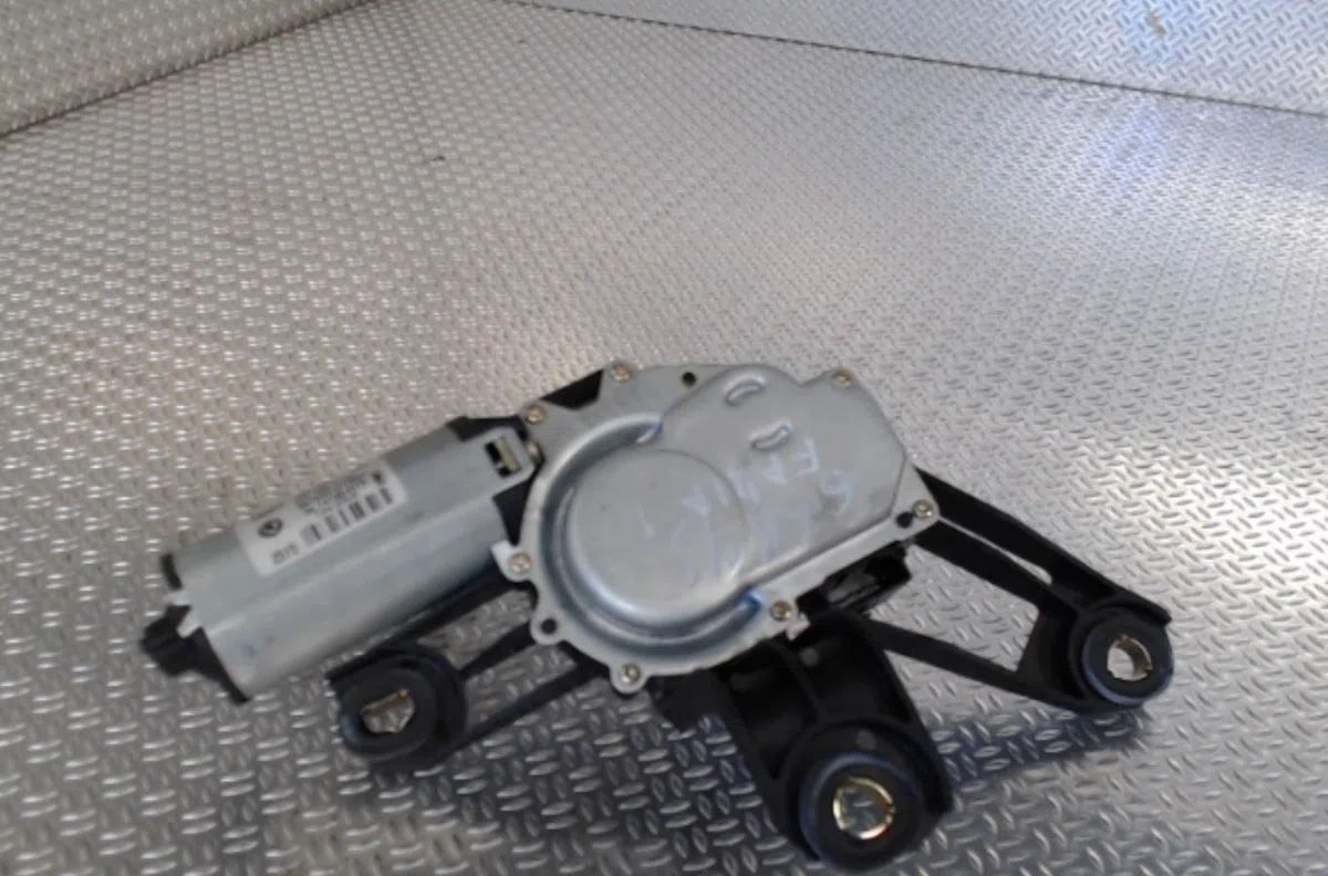 Moteur essuie-glace ar gauche Skoda FABIA I Combi (6Y5) 1.4 tdi (2003-2007) occasion