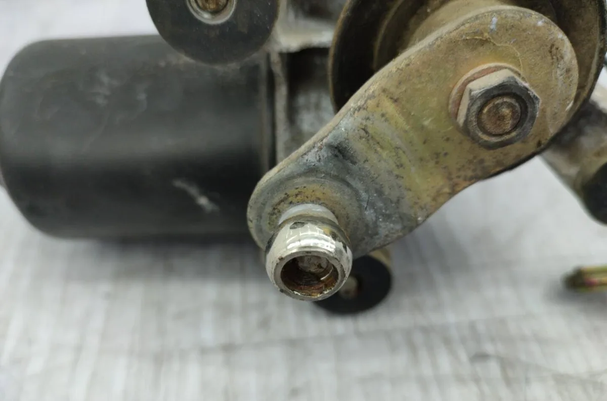Moteur essuie-glace ar gauche SSANGYONG MUSSO PHASE 1 occasion