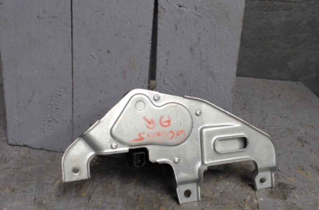 Moteur essuie-glace ar gauche SUZUKI SWIFT 3  SWIFT 3 occasion