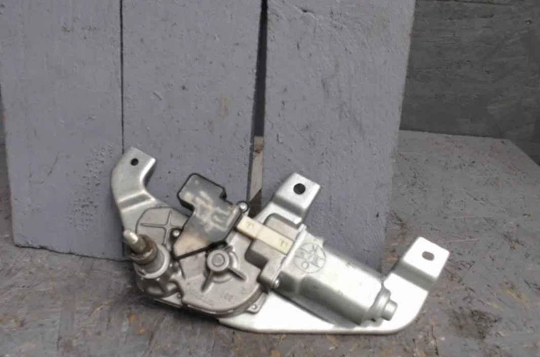 Moteur essuie-glace ar gauche SUZUKI SWIFT 3  SWIFT 3 occasion