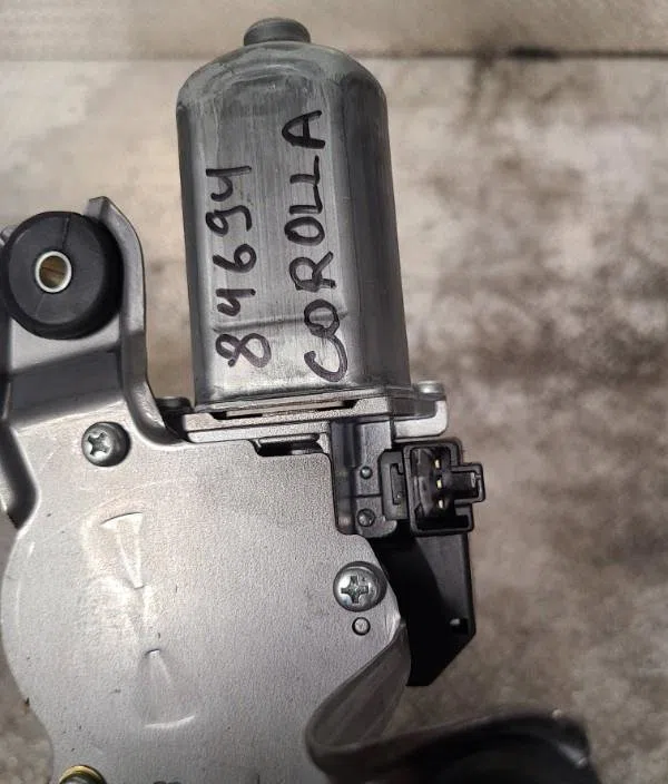 Moteur essuie-glace ar gauche Toyota COROLLA (_E12_) 1.4 d (nde120_) (2004-2007) 5 portes occasion