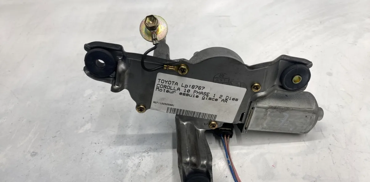 Moteur essuie-glace ar gauche Toyota COROLLA (_E12_) 2.0 d-4d (cde120r_, cde120l_) (2002-2006) occasion