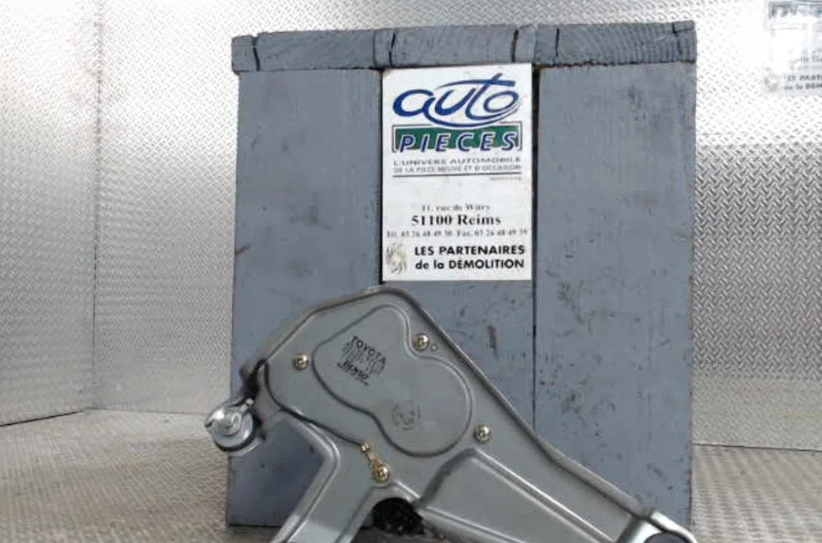 Moteur essuie-glace ar gauche TOYOTA COROLLA VERSO 2  COROLLA VERSO 2 PHASE 1 occasion