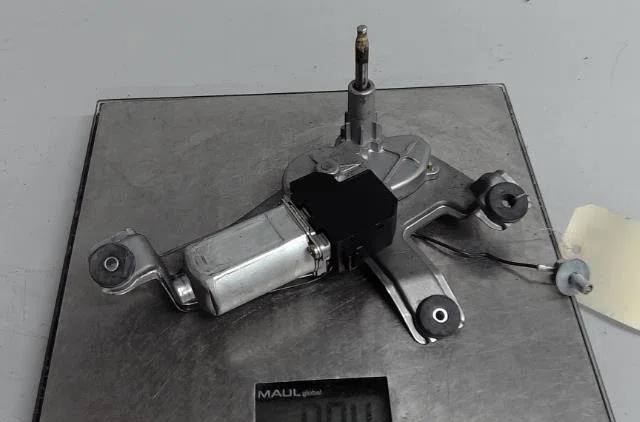 Moteur essuie-glace ar gauche Toyota COROLLA Verso (ZER_, ZZE12_, R1_) 2.0 d-4d (cur10_) (2004-2009) occasion