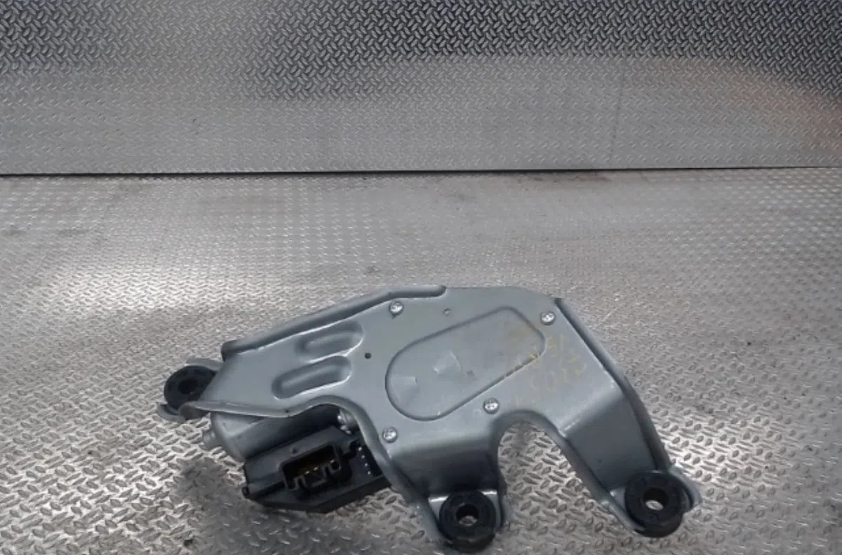 Moteur essuie-glace ar gauche Toyota VERSO (_R2_) 2.0 d-4d (aur20_) (2009-2018) occasion