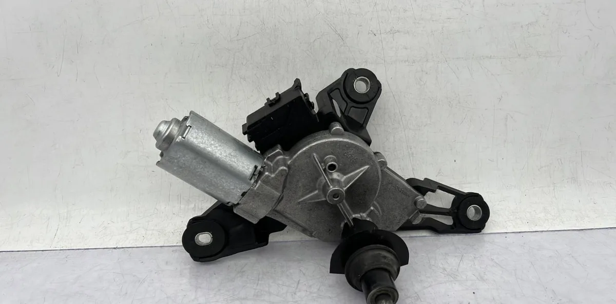 Moteur essuie-glace ar gauche TOYOTA YARIS 2 PHASE 1 occasion