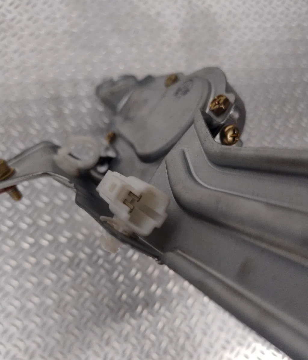 Moteur essuie-glace ar gauche Toyota YARIS (_P1_) 1.3 (ncp10_, scp12_) (1999-2005) occasion