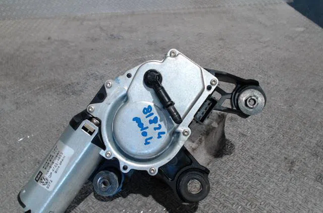 Moteur essuie-glace ar gauche VOLKSWAGEN POLO 4  POLO 4 PHASE 1 occasion