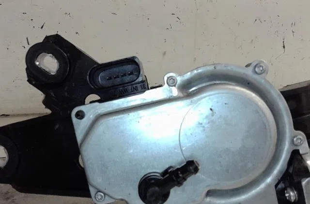 Moteur essuie-glace ar gauche Volkswagen SCIROCCO III (137, 138) 2.0 tdi (2010-2017) occasion