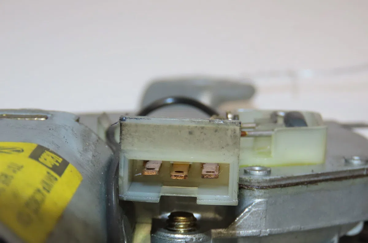 Moteur essuie-glace ar gauche Volkswagen TRANSPORTER IV Autobus-Autocar (70B, 70C, 7DB, 7DK, 70J, 70K 2.5 tdi (1995-2003