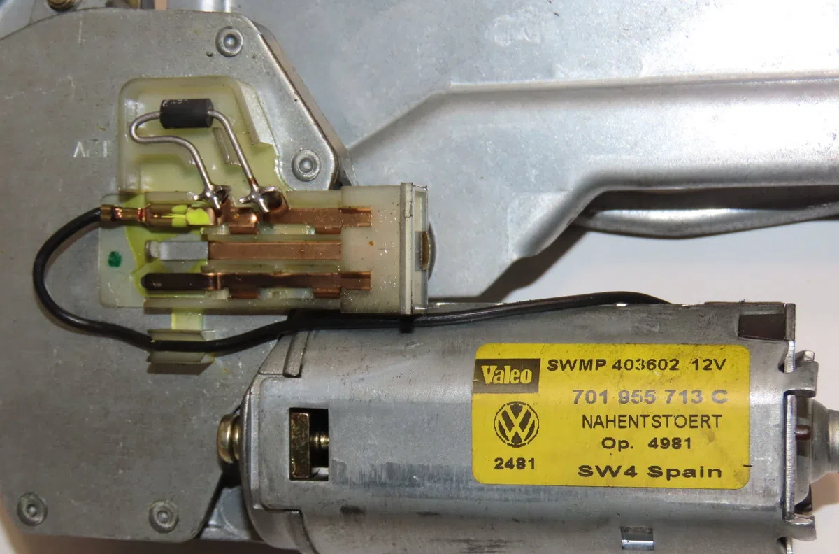 Moteur essuie-glace ar gauche Volkswagen TRANSPORTER IV Autobus-Autocar (70B, 70C, 7DB, 7DK, 70J, 70K 2.5 tdi (1995-2003