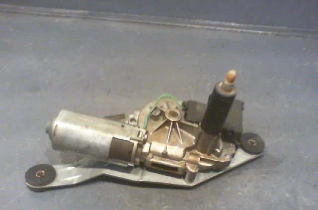 Moteur essuie-glace arrière B.M.W. SERIE 3 1996 occasion