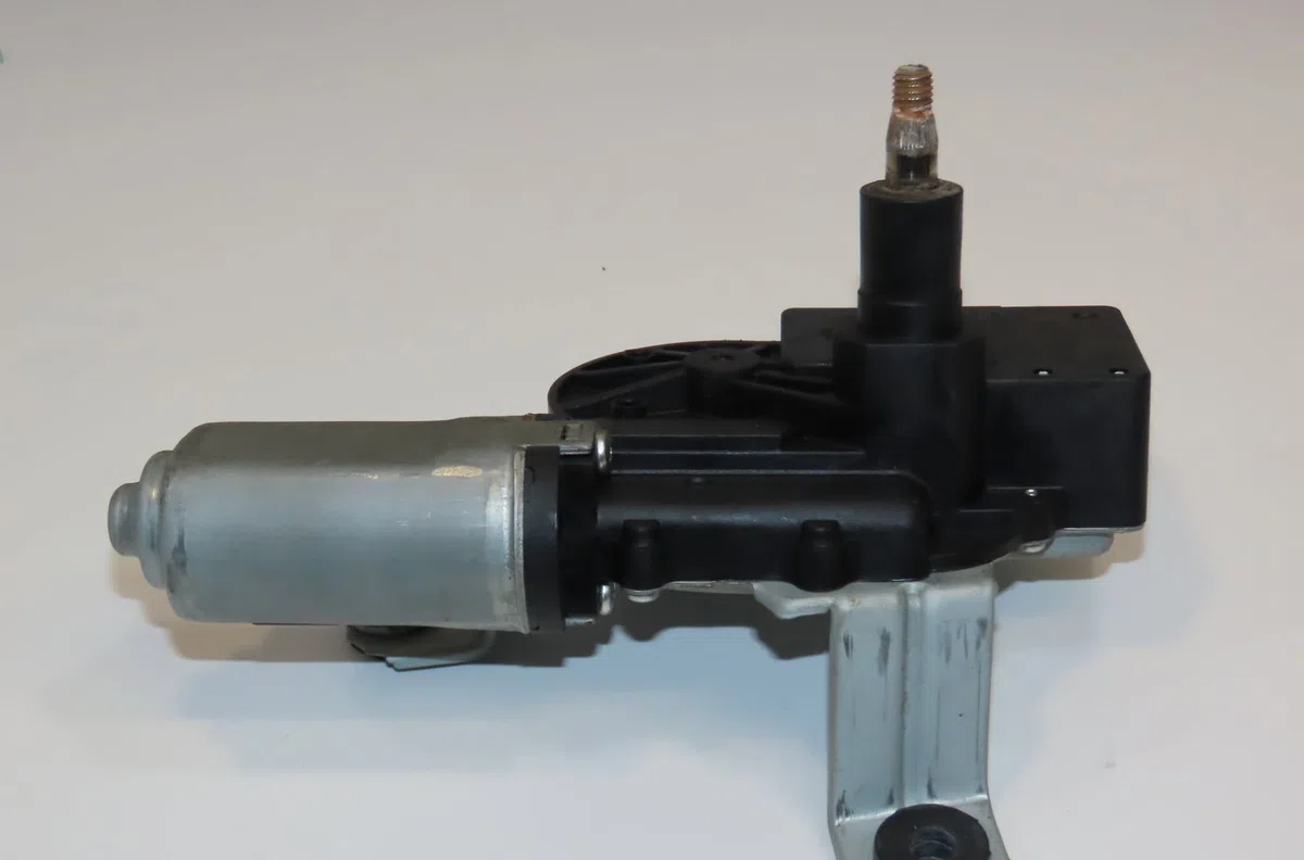 Moteur essuie-glace arrière Chevrolet CAPTIVA (C100, C140) 2.0 d 4wd (2006-2009) occasion