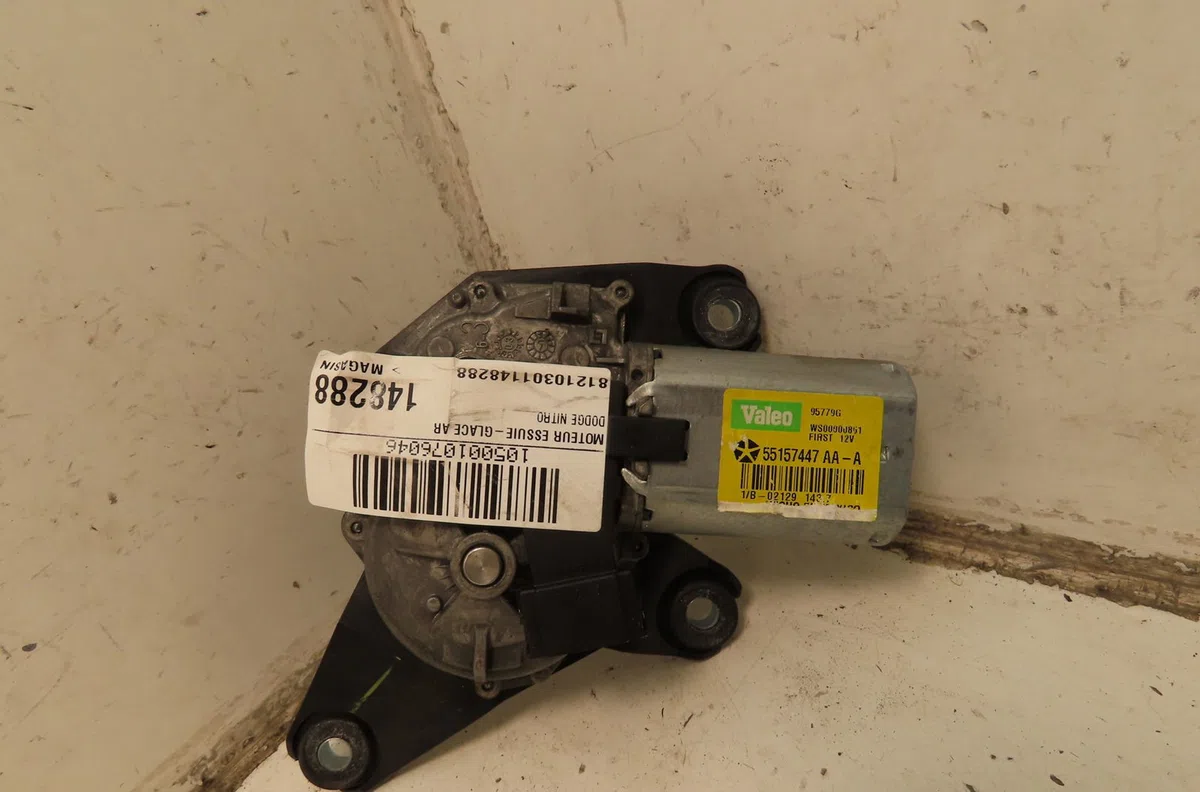 Moteur essuie-glace arrière Dodge NITRO 2.8 crd 4wd (2007-2012) occasion