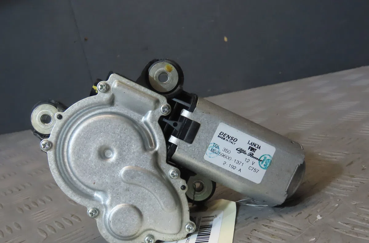 Moteur essuie-glace arrière FIAT 500 2012 occasion