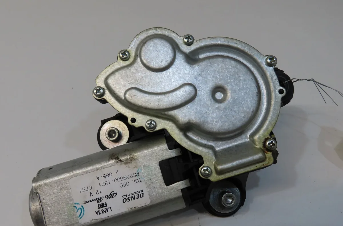 Moteur essuie-glace arrière Ford KA (RU8) 1.2 (2008-2016) 3 portes occasion