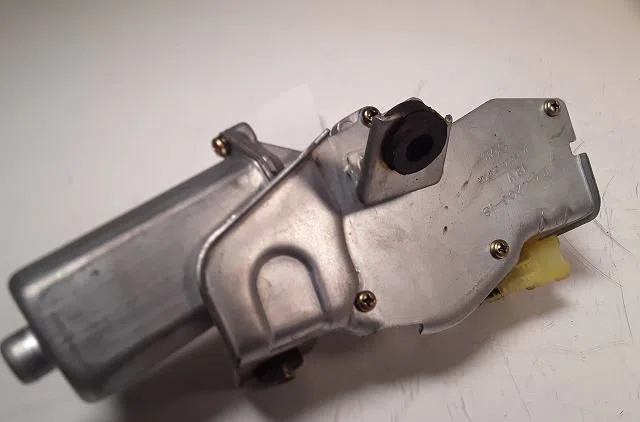 Moteur essuie-glace arrière Honda CIVIC VI Hatchback (EJ, EK) 1.4 i s (ej9) (1995-2001) occasion