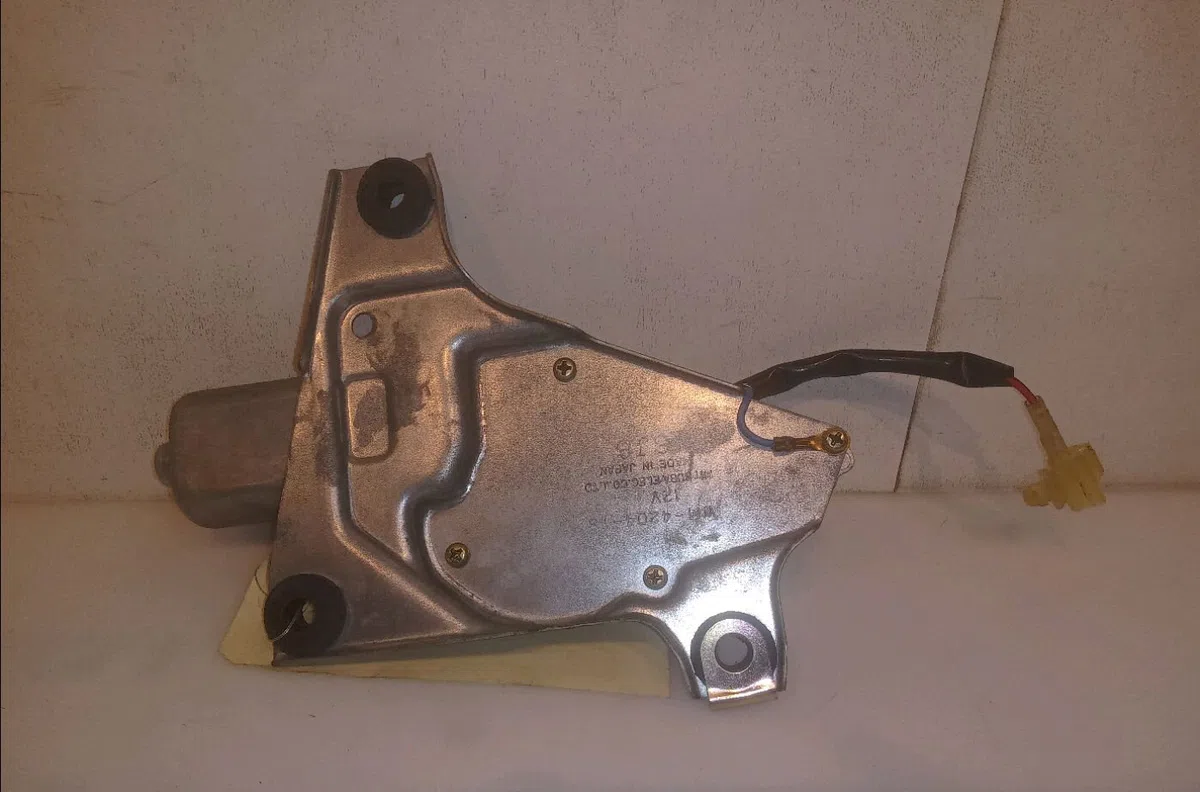 Moteur essuie-glace arrière Mazda 626 V Hatchback (GF) 1.8 (gf8p) (1997-1999) occasion