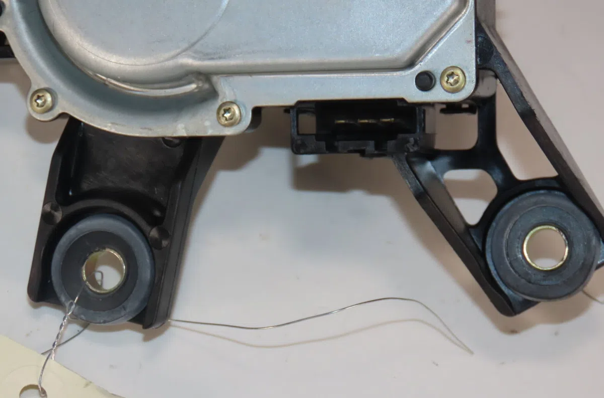 Moteur essuie-glace arrière Mercedes-benz CLASSE A (W168) A 140 (168.031, 168.131) (1997-2004) occasion