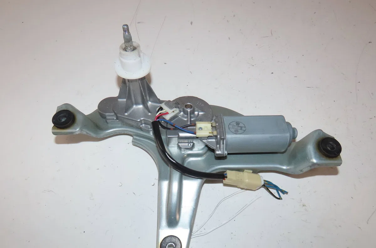 Moteur essuie-glace arrière Mitsubishi GRANDIS (NA_W) 2.0 di-d (na8w) (2005-2010) occasion