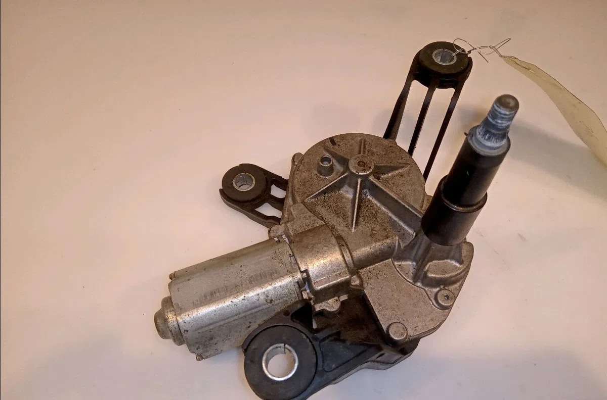 Moteur essuie-glace arrière Opel ASTRA H GTC (A04) 1.9 cdti (l08) (2005-2010) occasion