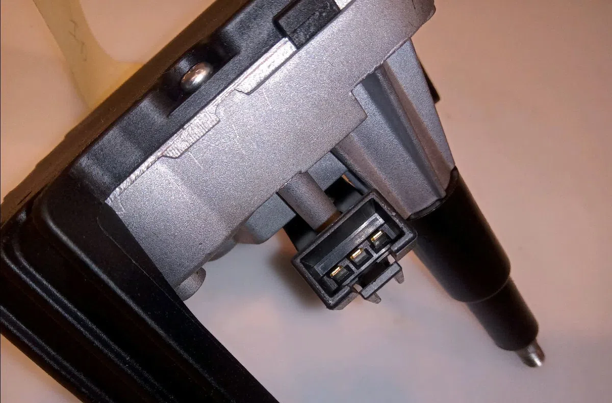 Moteur essuie-glace arrière Opel ASTRA J (P10) 1.4 turbo (68) (2010-2015) occasion