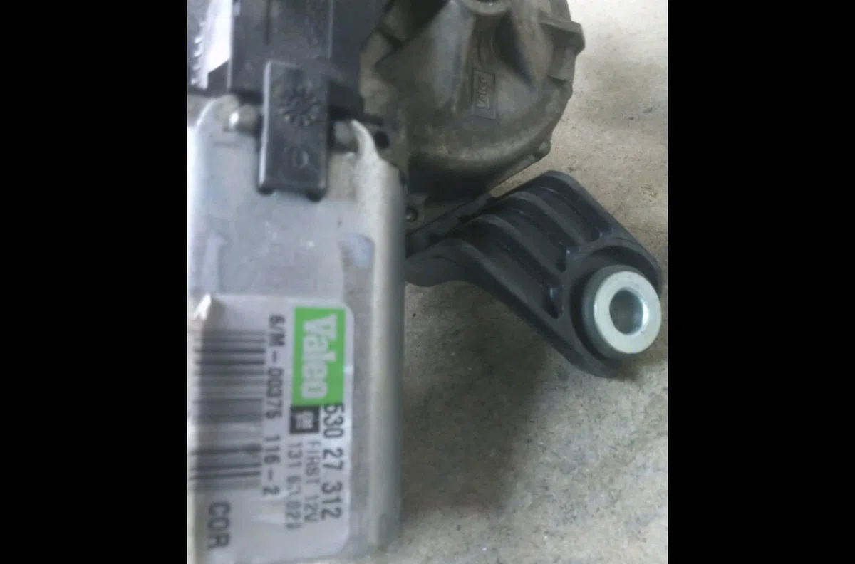 Moteur essuie-glace arrière OPEL CORSA 2012 occasion