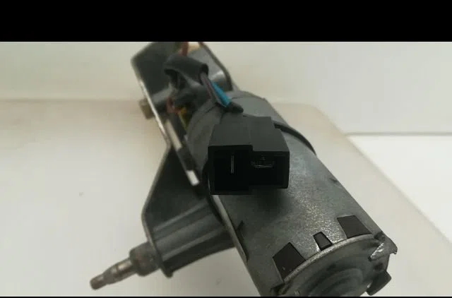 Moteur essuie-glace arrière Opel CORSA A 3-5 portes (S83) 1.2 i (f08, m08, f68, m68) (1989-1993) occasion