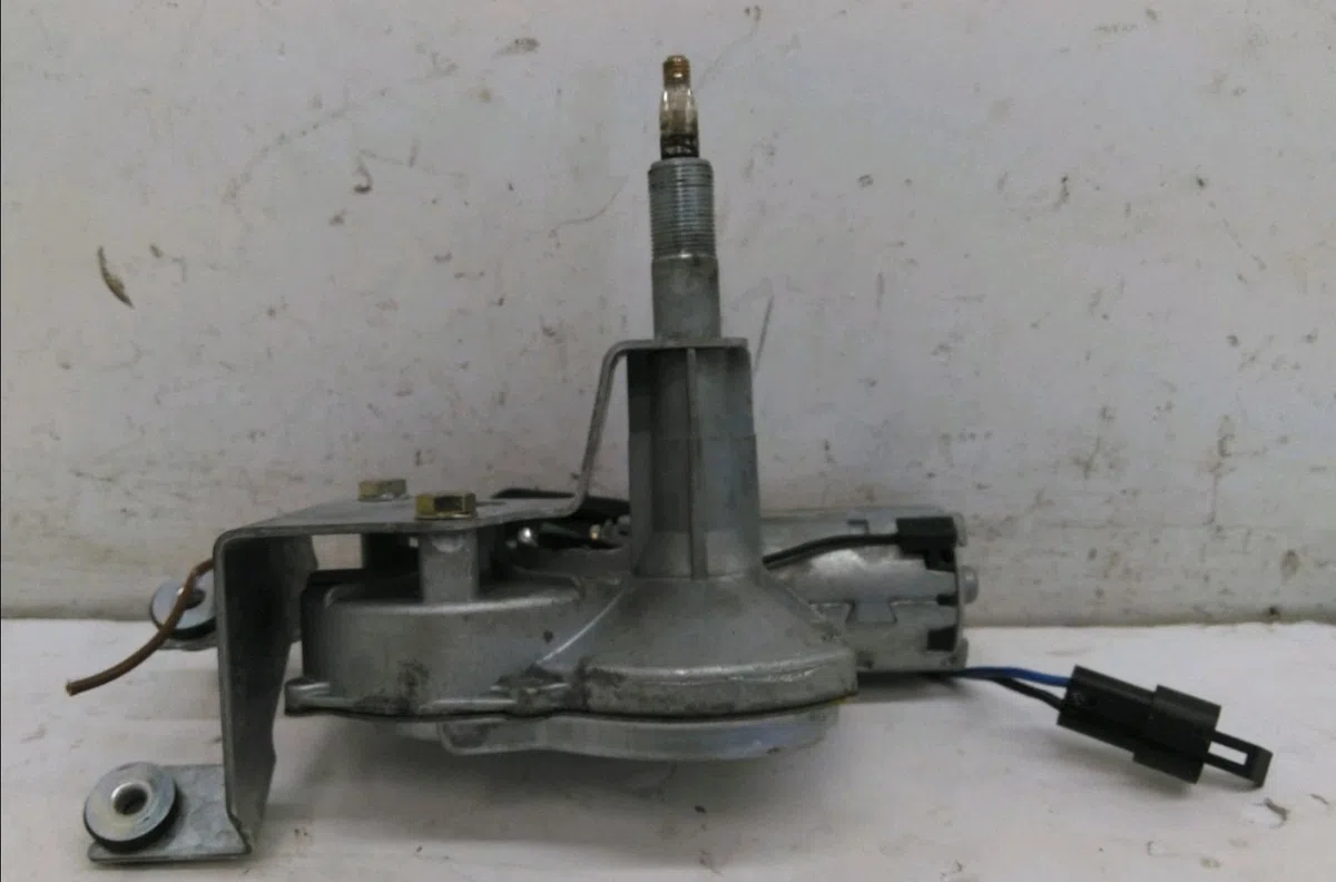 Moteur essuie-glace arrière Opel CORSA B (S93) 1.2 i 16v (f08, f68, m68) (1998-2000) 5 portes occasion