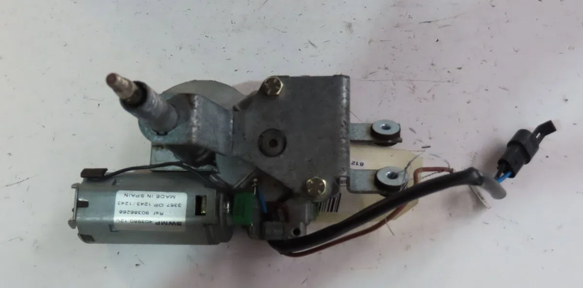 Moteur essuie-glace arrière Opel CORSA B (S93) 1.2 i (f08, f68, m68) (1993-2000) occasion