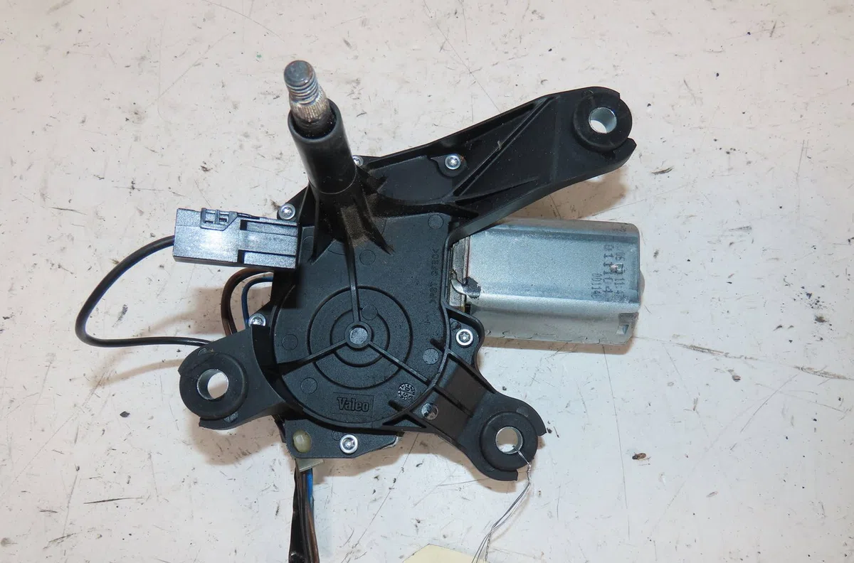 Moteur essuie-glace arrière Opel CORSA C (X01) 1.3 cdti (f08, f68) (2003-2009) occasion