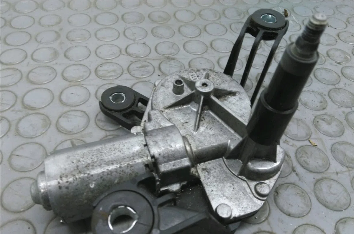 Moteur essuie-glace arrière Opel VECTRA C Break (Z02) 1.9 cdti (f35) (2004-2009) occasion