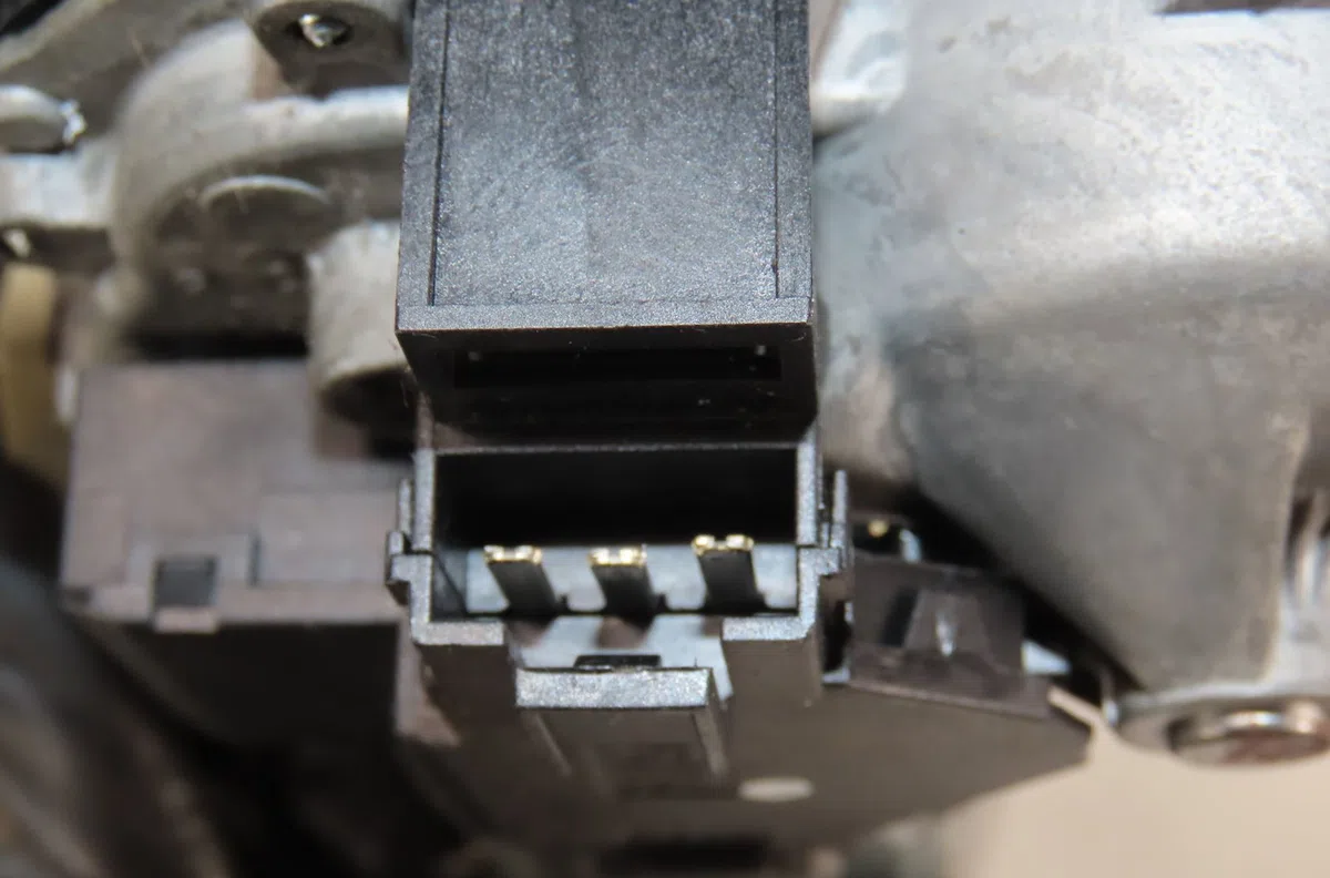 Moteur essuie-glace arrière Opel ZAFIRA A Monospace (T98) 2.2 dti 16v (f75) (2002-2005) 5 portes occasion