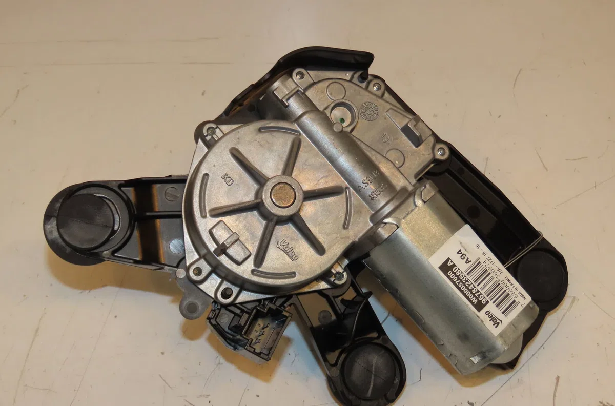 Moteur essuie-glace arrière Peugeot 2008 I (CU_) 1.2 thp 110 - puretech 110 (2015) 5 portes occasion