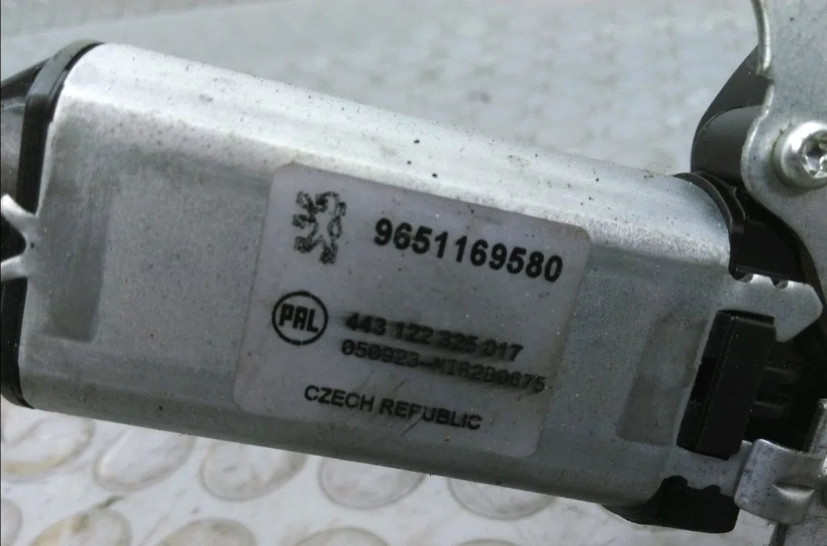 Moteur essuie-glace arrière PEUGEOT 206 2005 occasion
