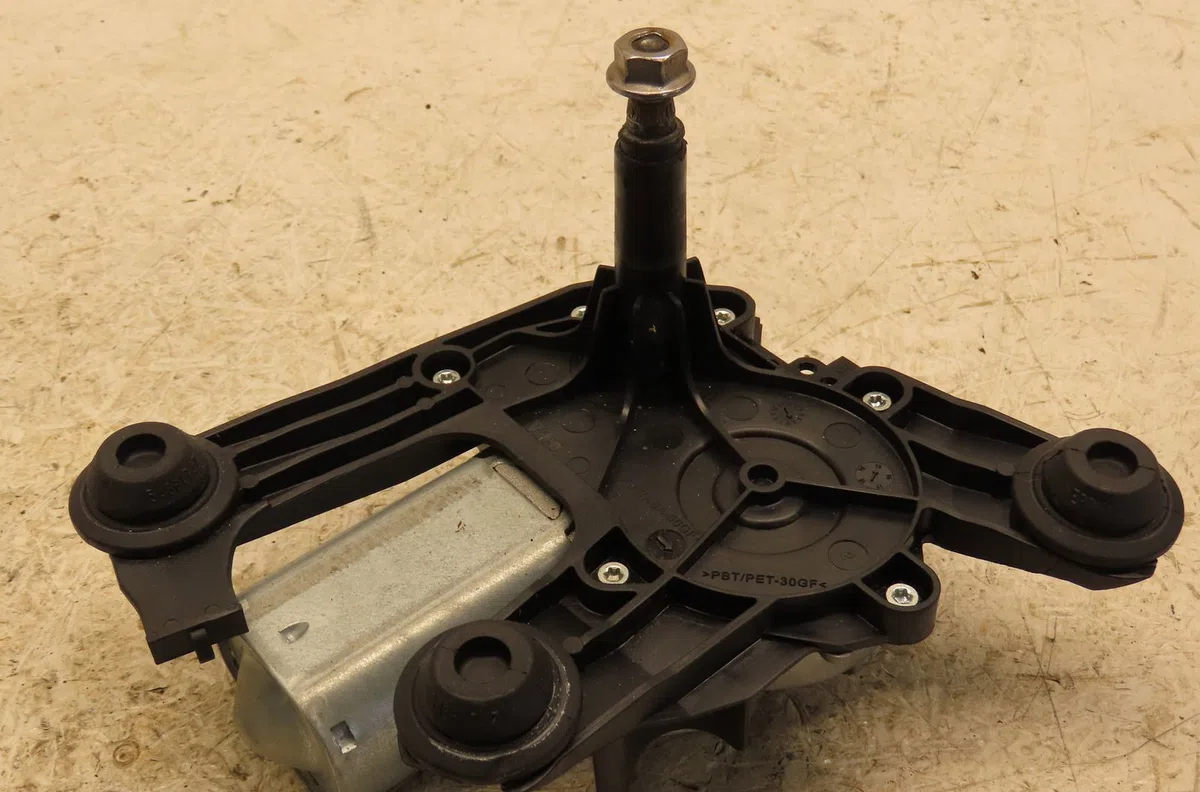 Moteur essuie-glace arrière Peugeot 3008 Monospace (0U_) 1.6 bluehdi 120 (2014-2016) occasion