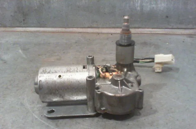 Moteur essuie-glace arrière PEUGEOT 405 1997 occasion