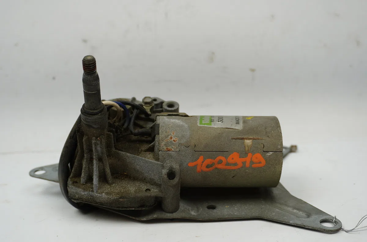 Moteur essuie-glace arrière Renault CLIO I (B-C57_, 5-357_) 1.2 (b-c-s57a, b-c57s, 5-357f, 5-357j, 5-357l, 5-357r) (1990