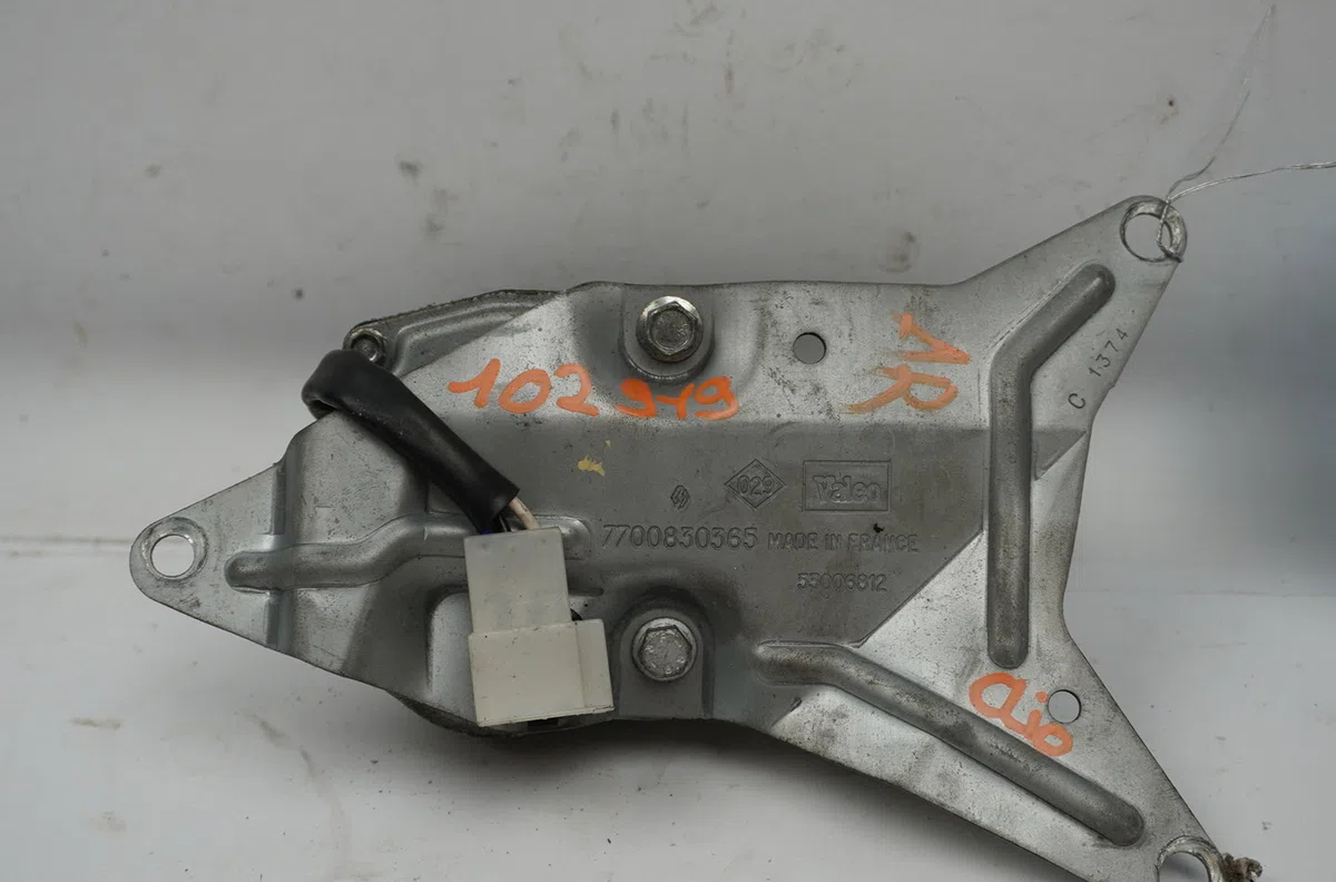 Moteur essuie-glace arrière Renault CLIO I (B-C57_, 5-357_) 1.2 (b-c-s57a, b-c57s, 5-357f, 5-357j, 5-357l, 5-357r) (1990